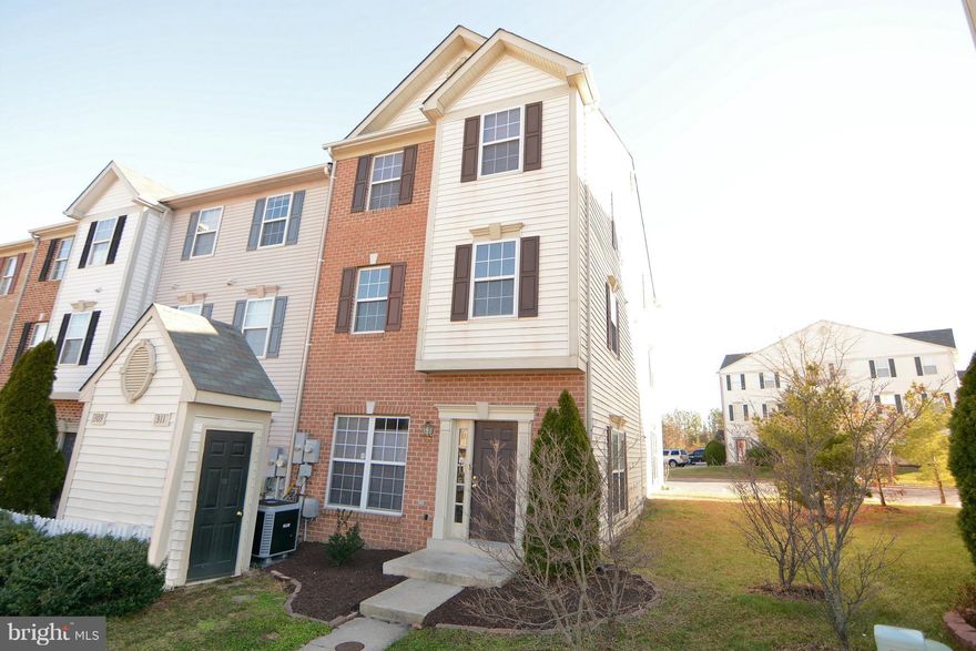 VERY NICE, NEUTRALLY DECORATED, AND SPACIOUS 3 LEVEL TOWNHOME**MASTER SUITE W/ WALK-IN CLOSET & LUXURIOUS BATH**ENJOY NEARBY RESTAURANTS AND SHOPPING**QUICK ACCESS TO MAJOR HIGHWAYS AND MARC TRAIN FOR EASY COMMUTE**SEE IT TODAY!!