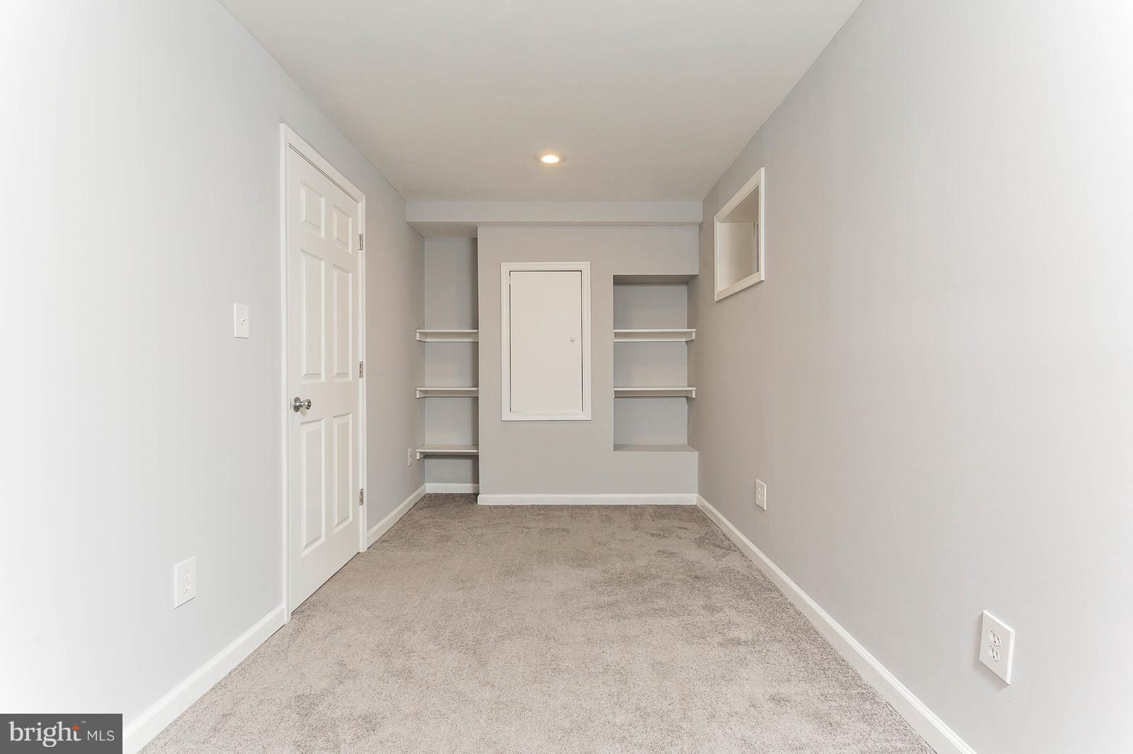 BROYHILLS MCLEAN ESTATES - Residential Lease