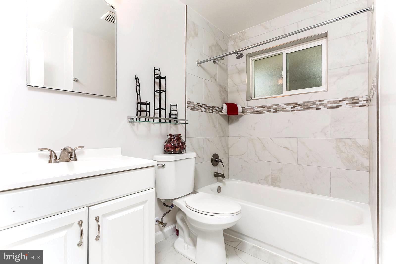 BROYHILLS MCLEAN ESTATES - Residential Lease