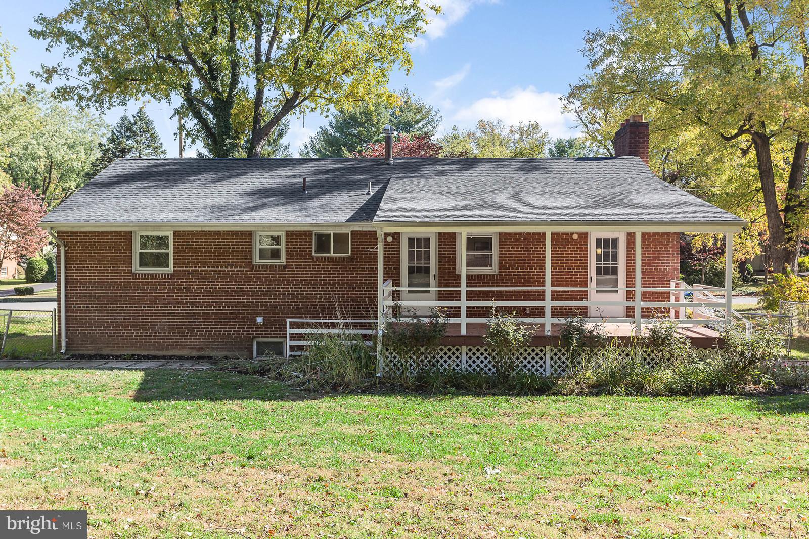 BROYHILLS MCLEAN ESTATES - Residential Lease