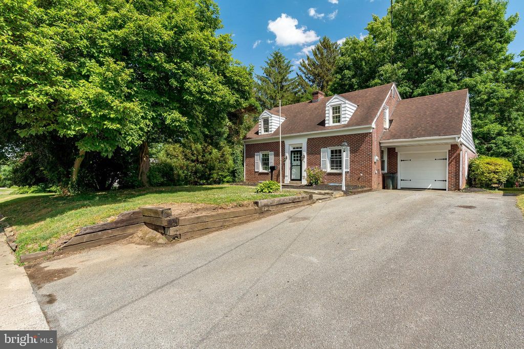 Photo of 140 LANDIS AVE, MILLERSVILLE, PA 17551 (MLS # PALA2036468)