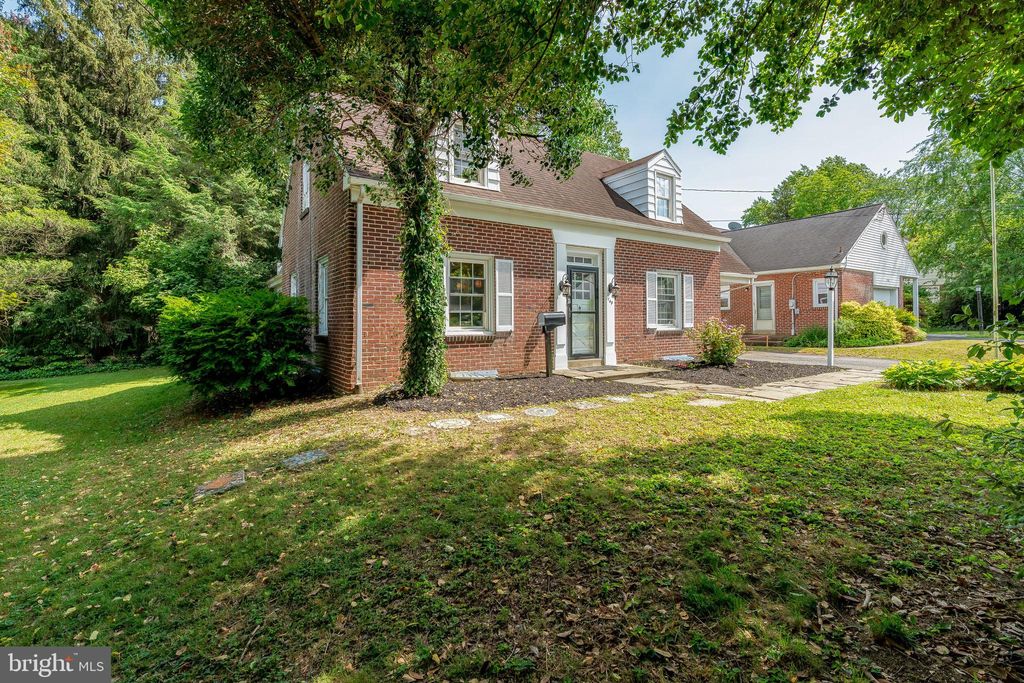 Photo of 140 LANDIS AVE, MILLERSVILLE, PA 17551 (MLS # PALA2036468)