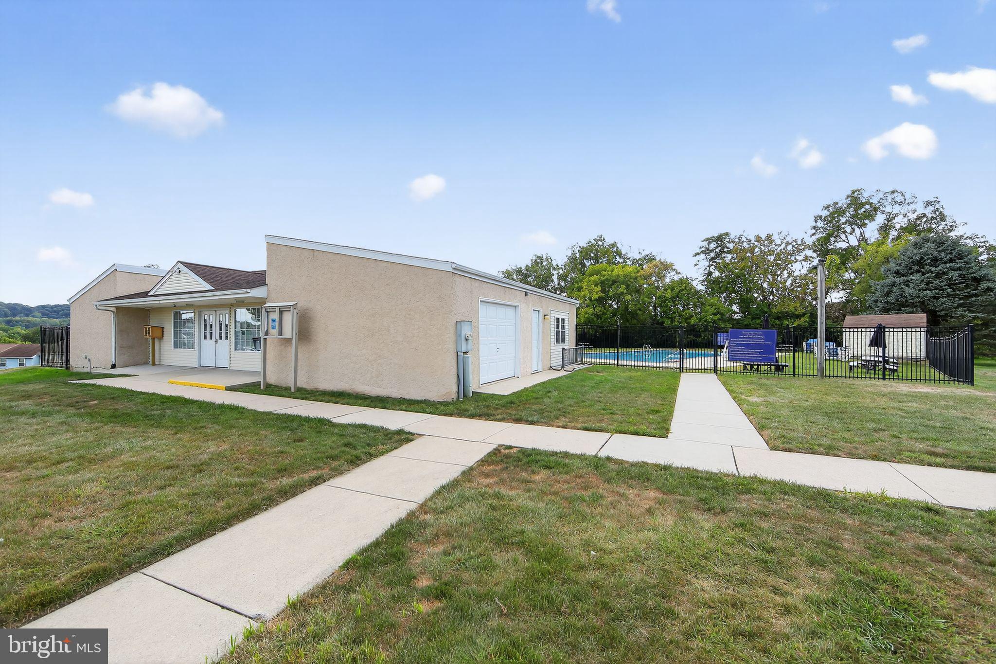 BEAVER RUN KNOLL - Residential