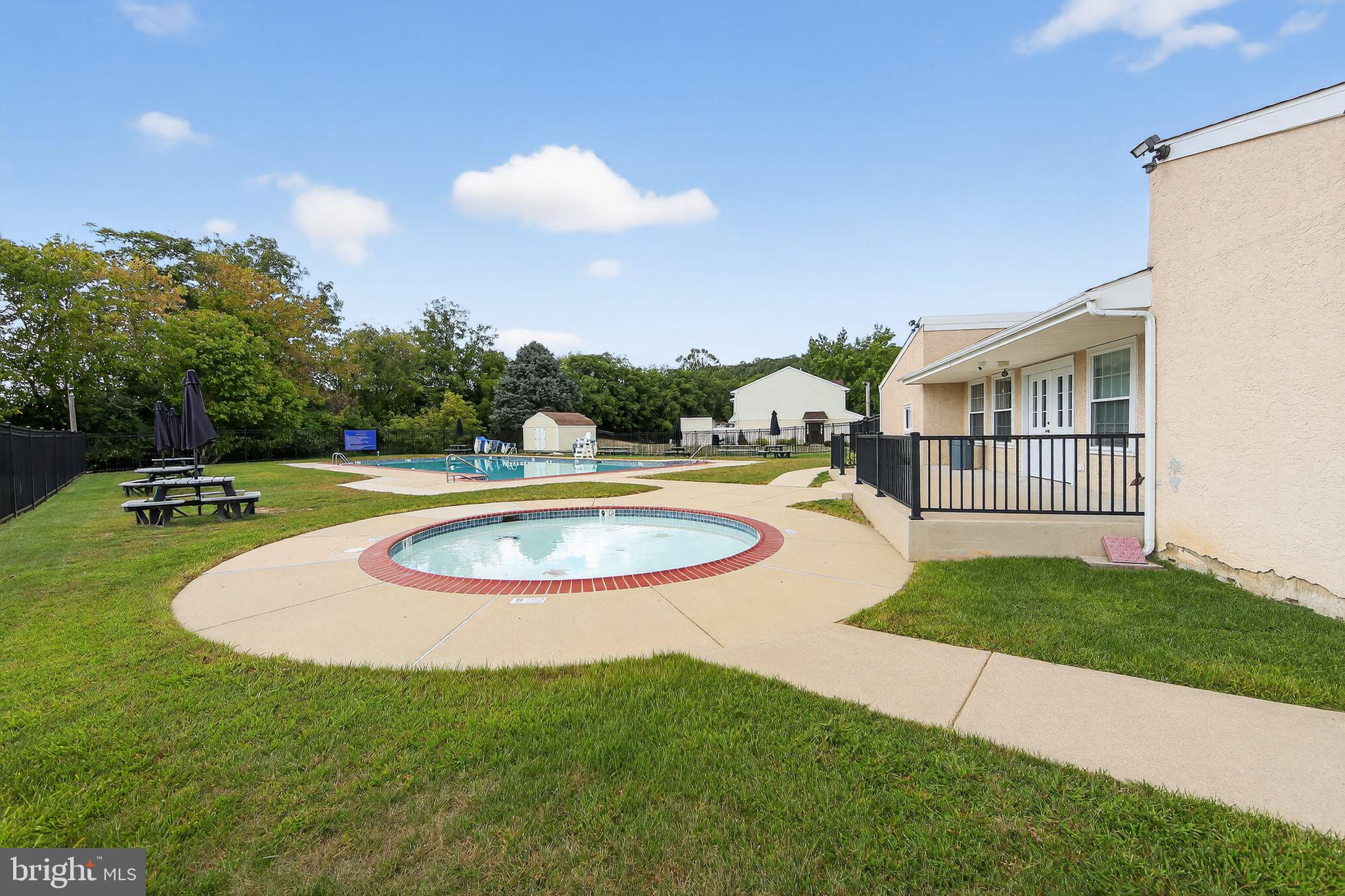 BEAVER RUN KNOLL - Residential