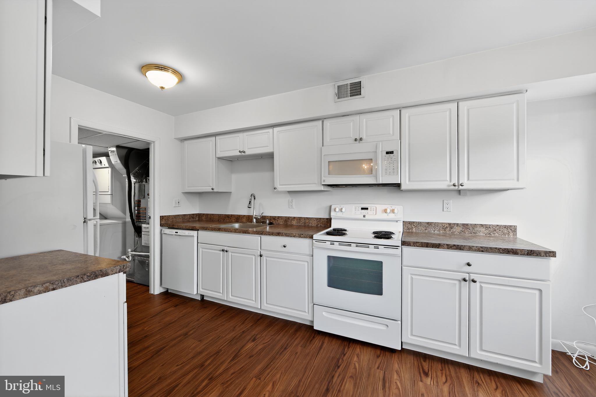 BEAVER RUN KNOLL - Residential