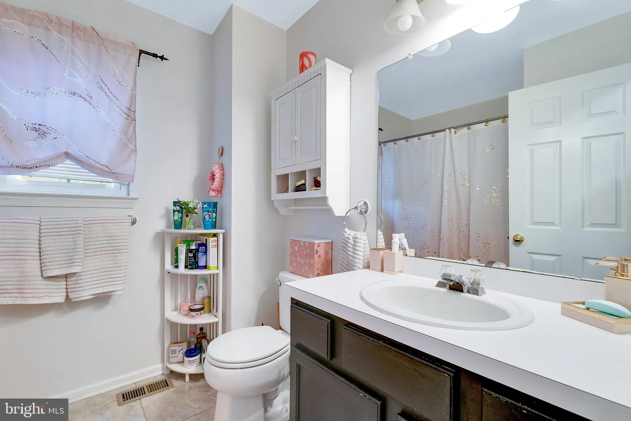 Harleysville, Pennsylvania 19438, United States, 4 Bedrooms Bedrooms, ,3 BathroomsBathrooms,Residential,Pending,112203