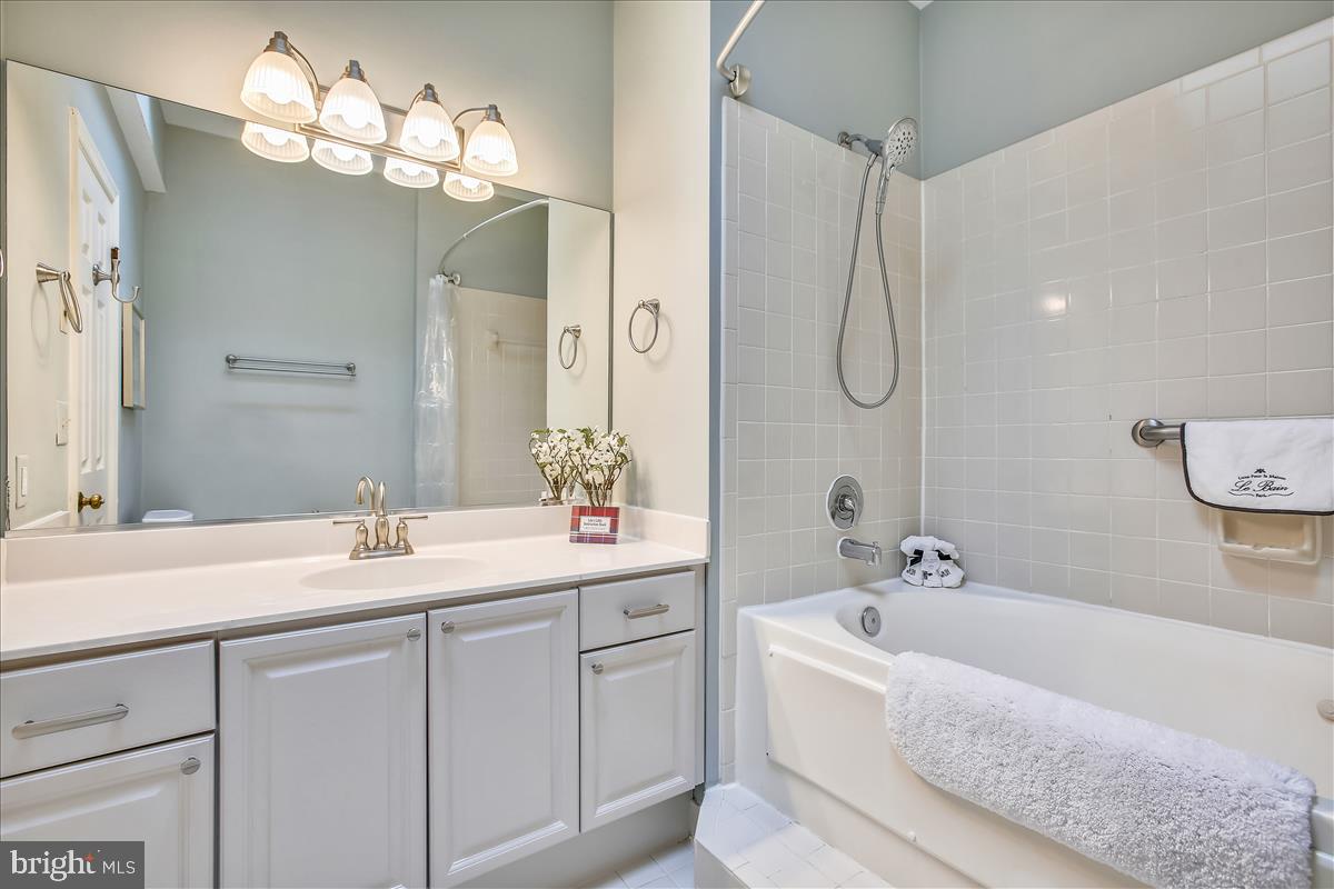 OLD TOWN ALEXANDRIA - Residential