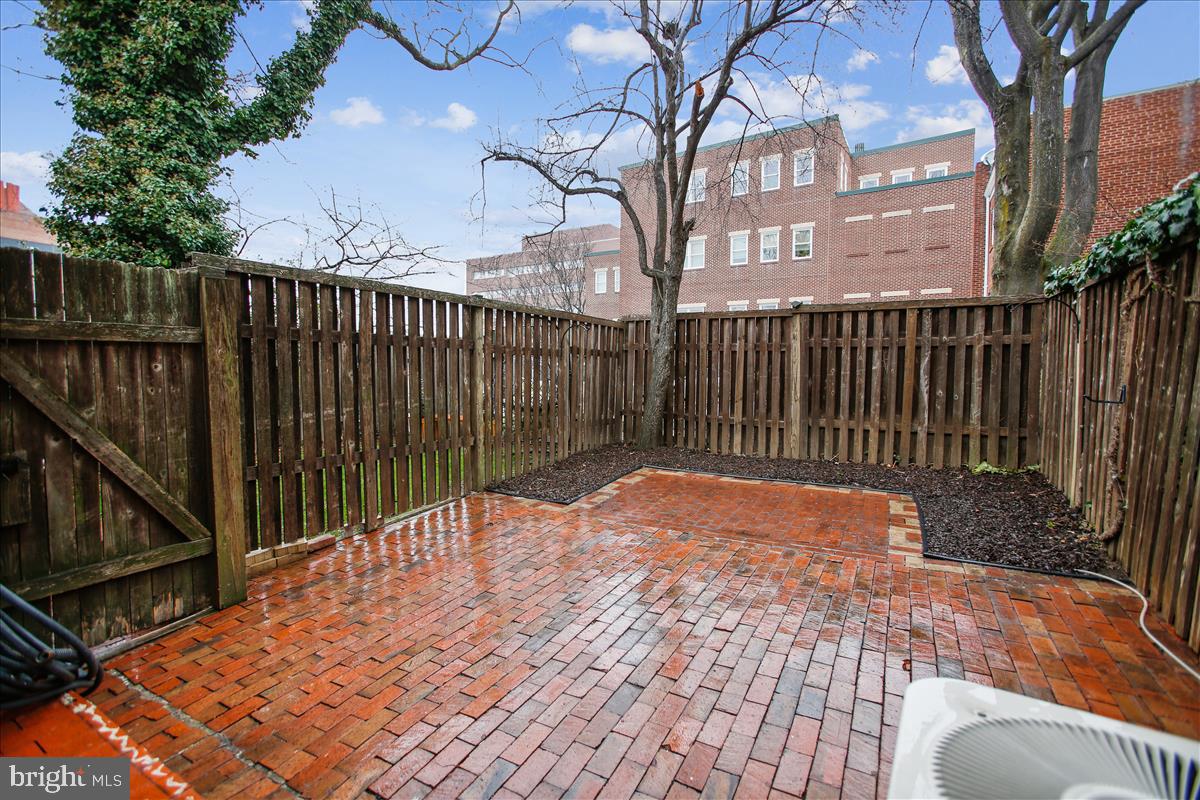 OLD TOWN ALEXANDRIA - Residential