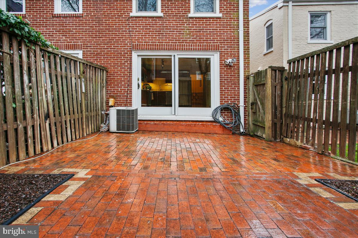 OLD TOWN ALEXANDRIA - Residential