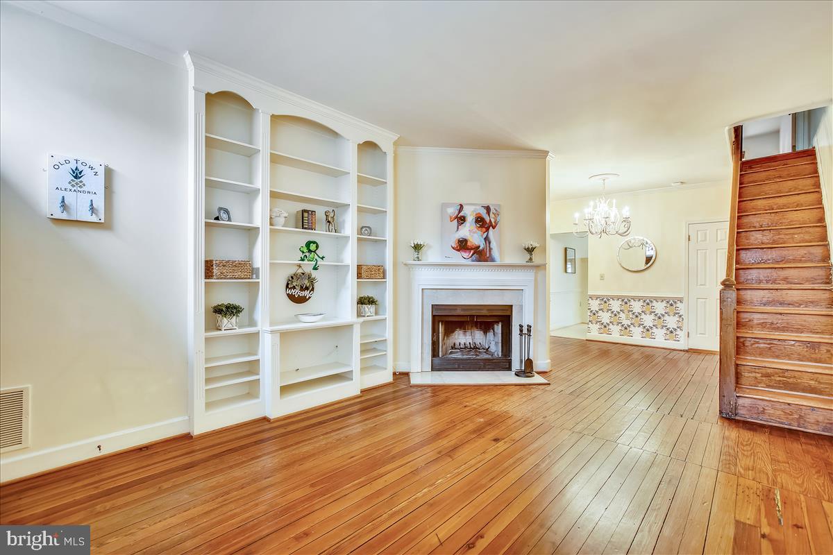 OLD TOWN ALEXANDRIA - Residential