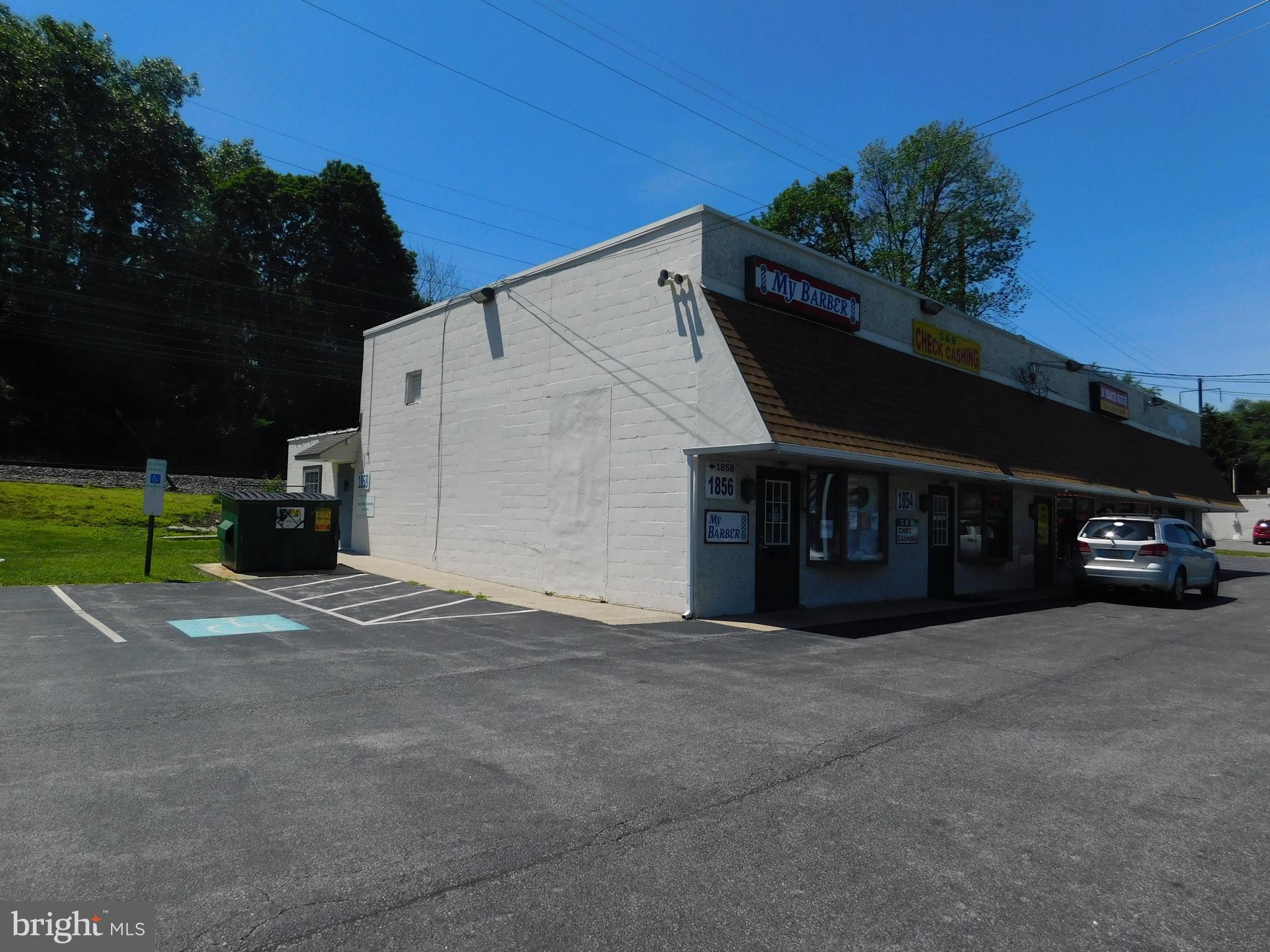 Previous use for counseling center. Major renovation in 2025.-new flooring, fresh paint and new roof. Very large unit. 2-3 offices, waiting room and storage room. Handicap bathroom. Excellent opportunity to run your business in Caln Township. Convenient to the Thorndale train station and public transportation.
AVAILEBLE IMMEDIATELY!!