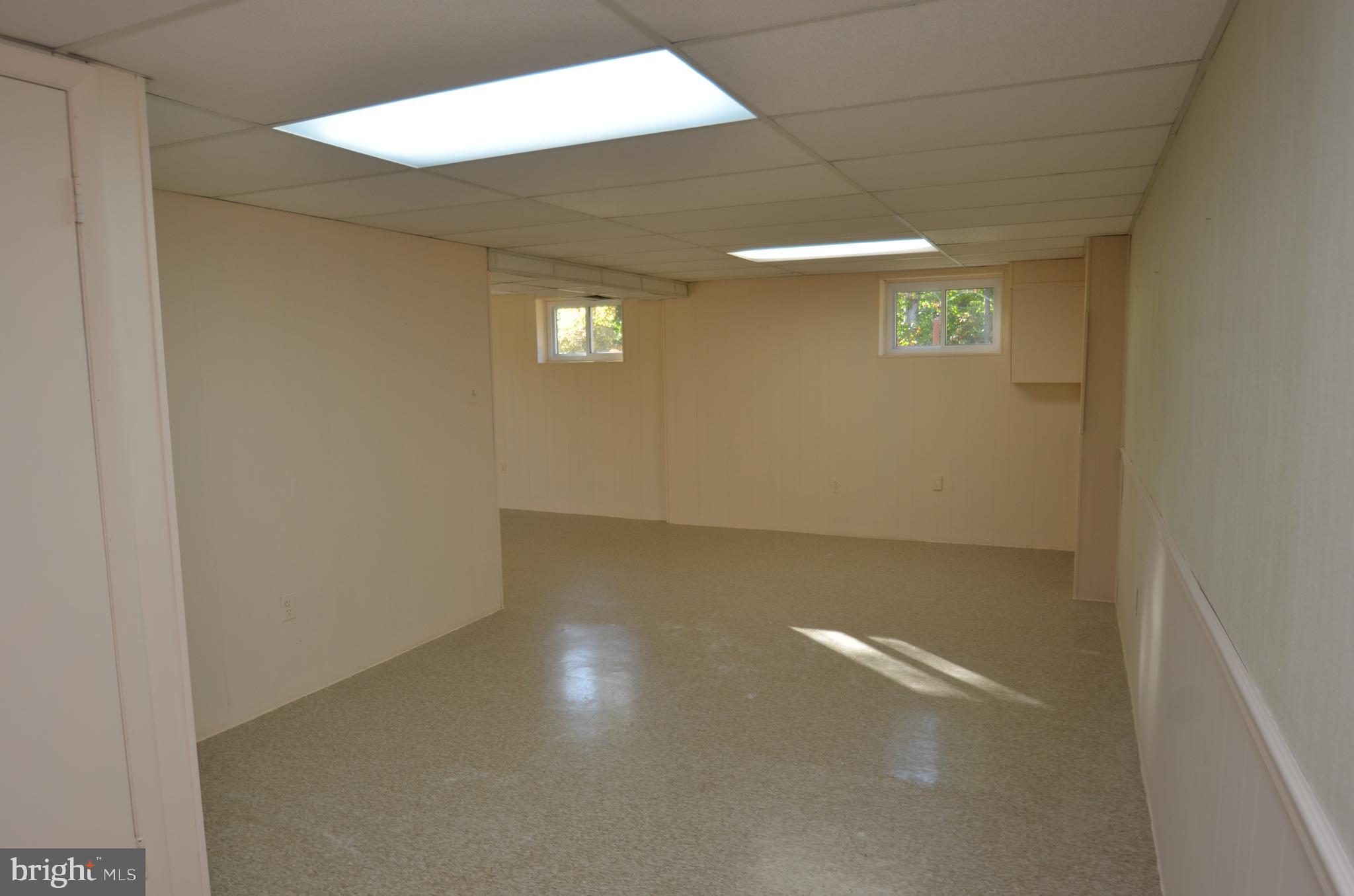 KINGS PARK WEST - Residential Lease