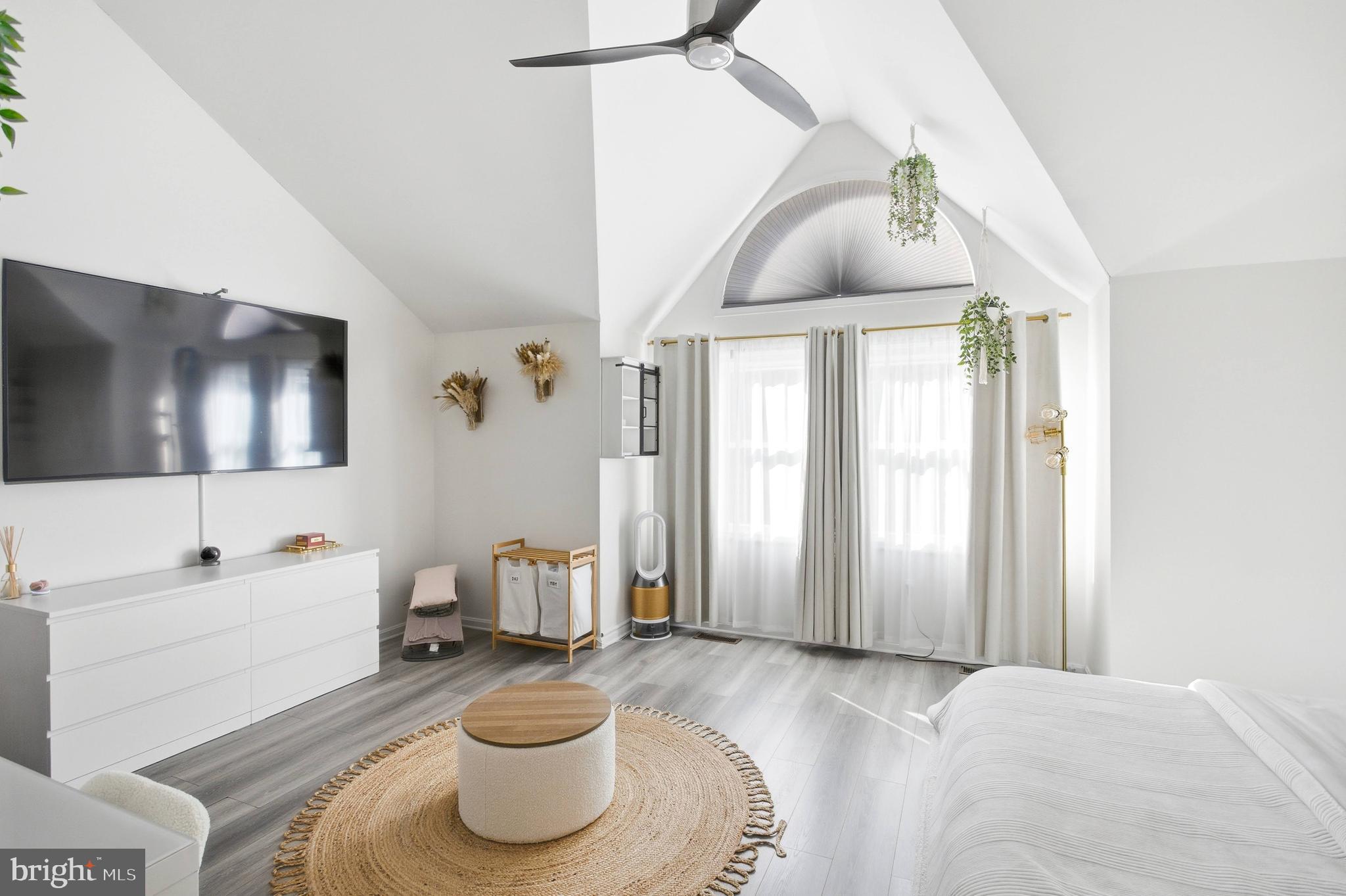 FAIRFAX OAKS - Residential