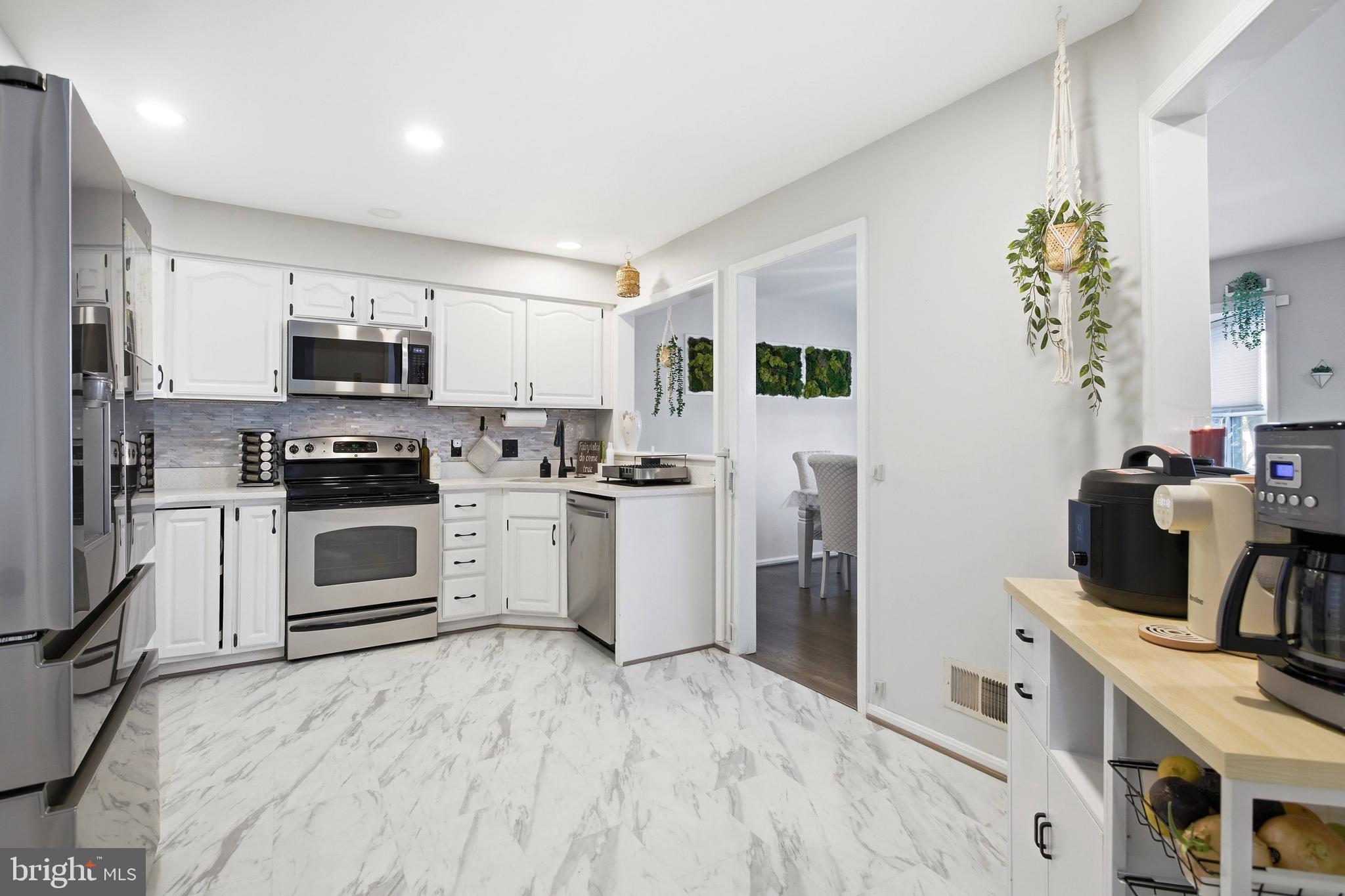 FAIRFAX OAKS - Residential