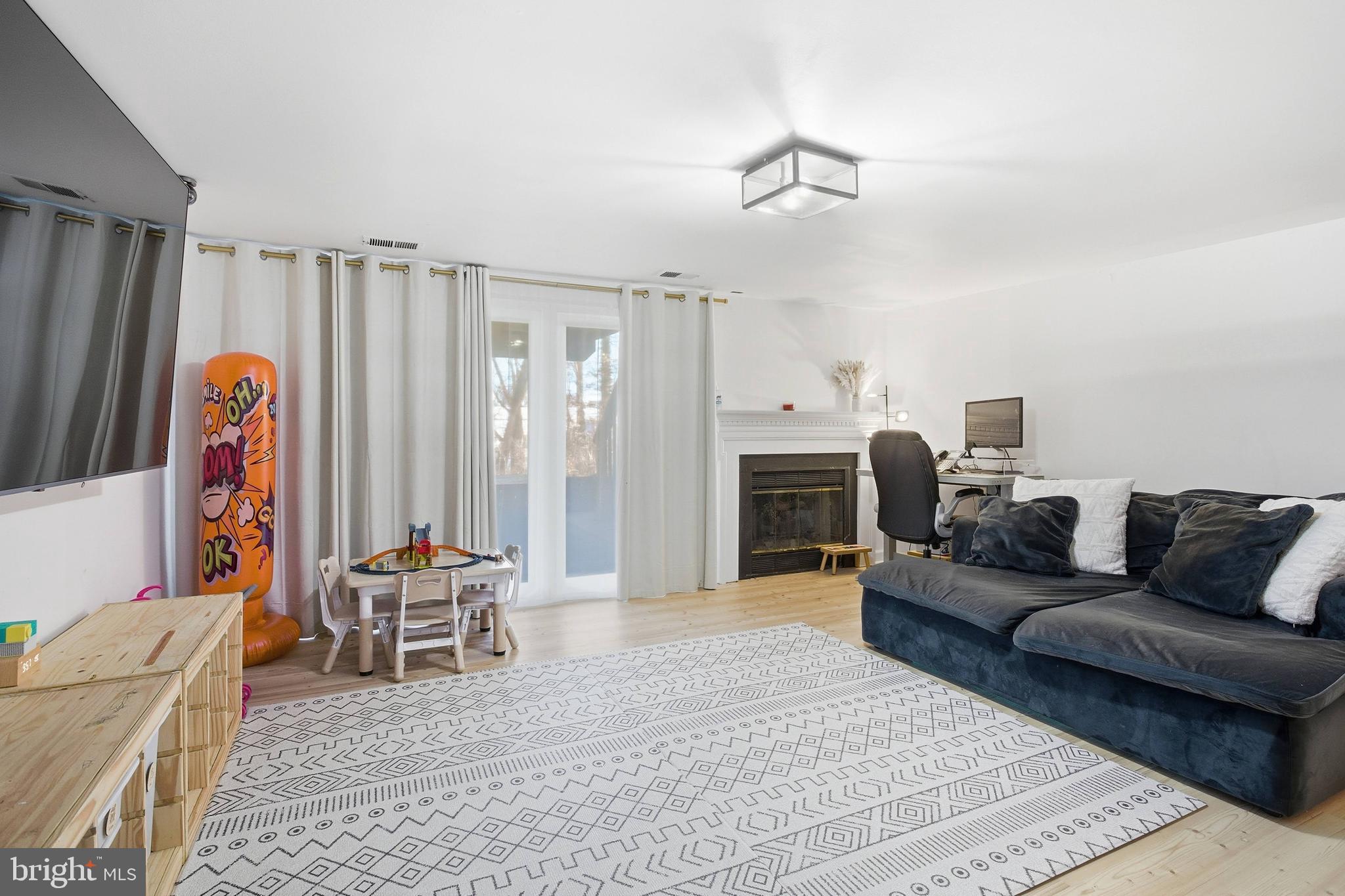 FAIRFAX OAKS - Residential