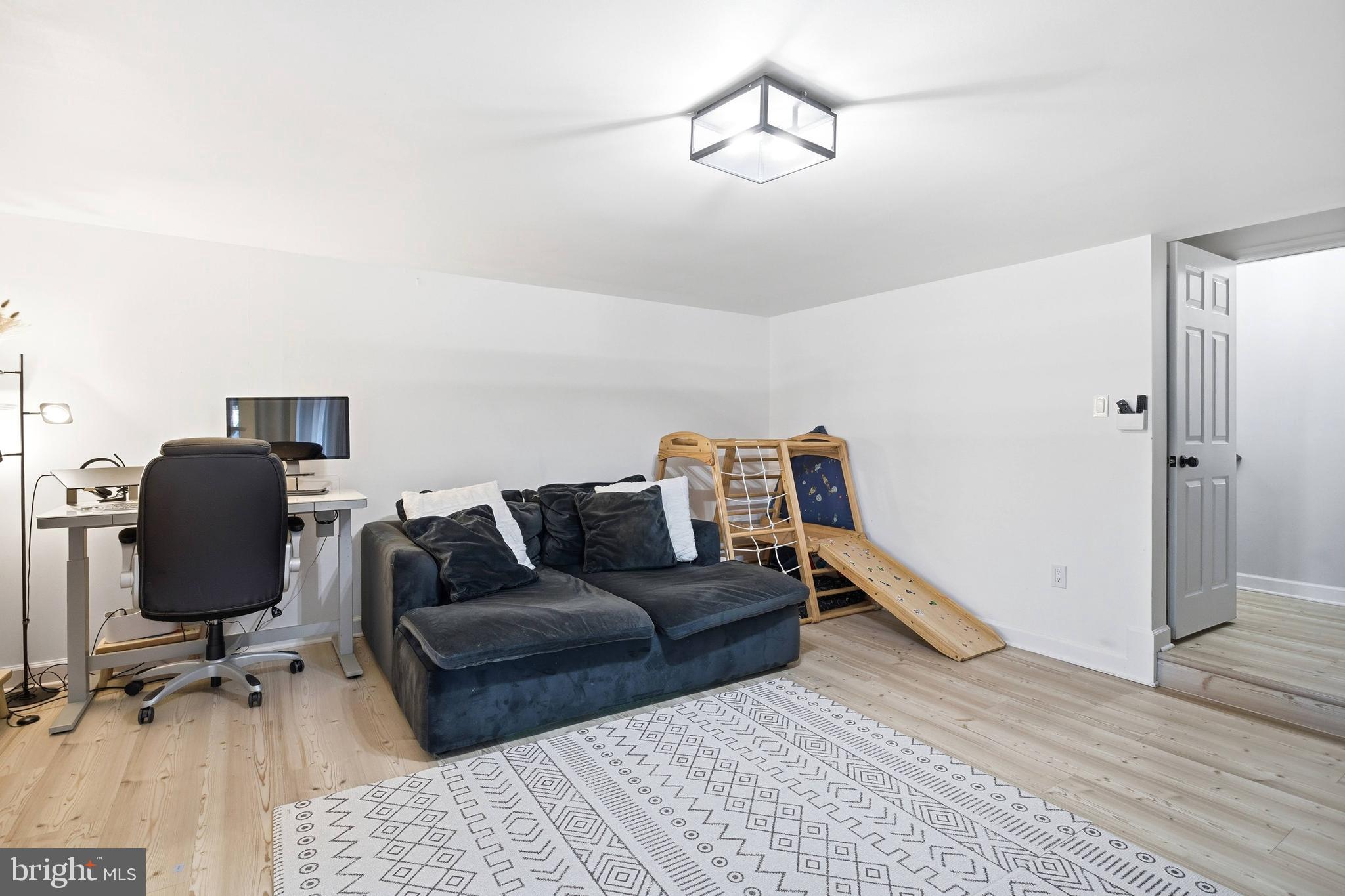 FAIRFAX OAKS - Residential