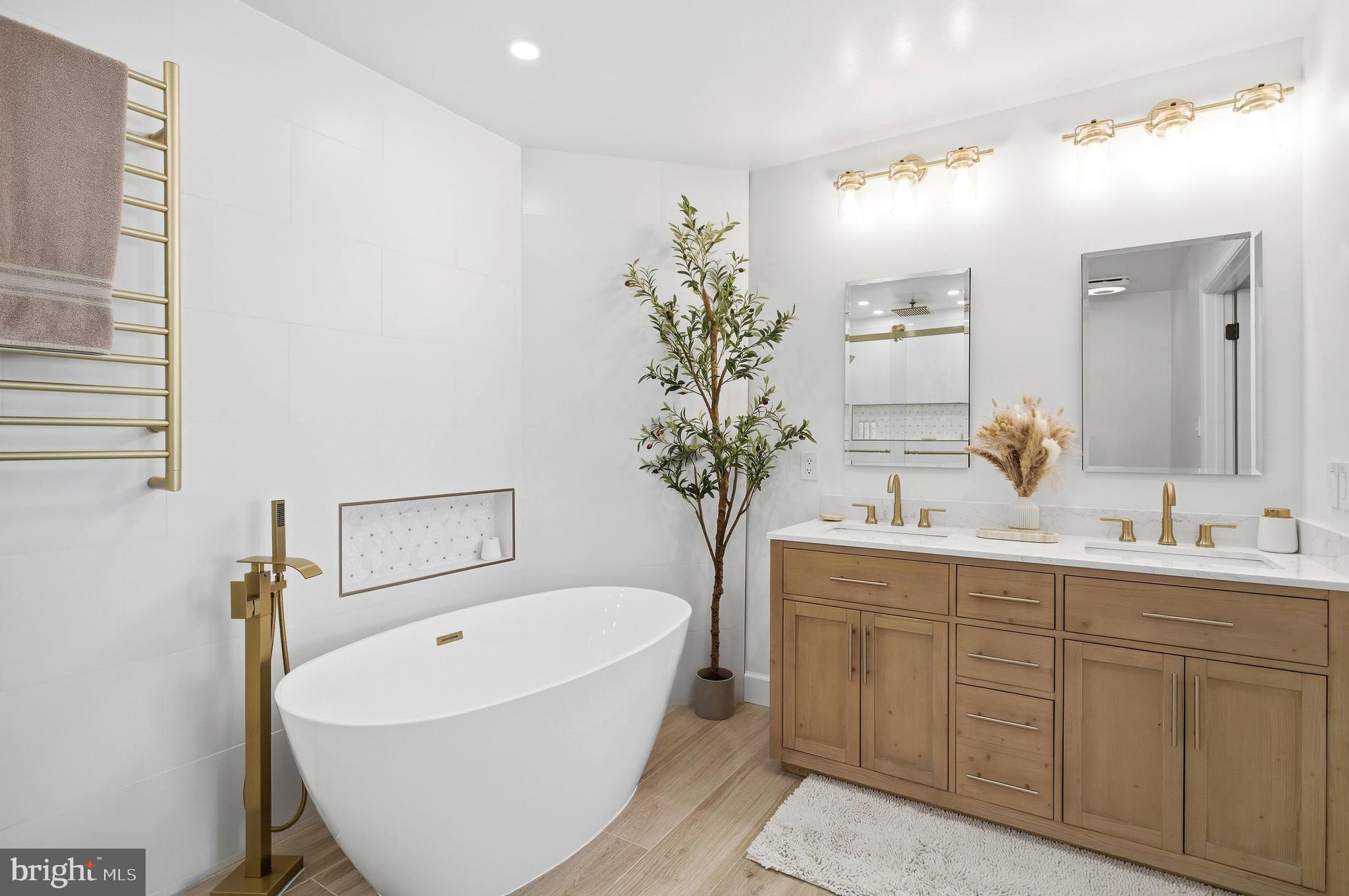 FAIRFAX OAKS - Residential