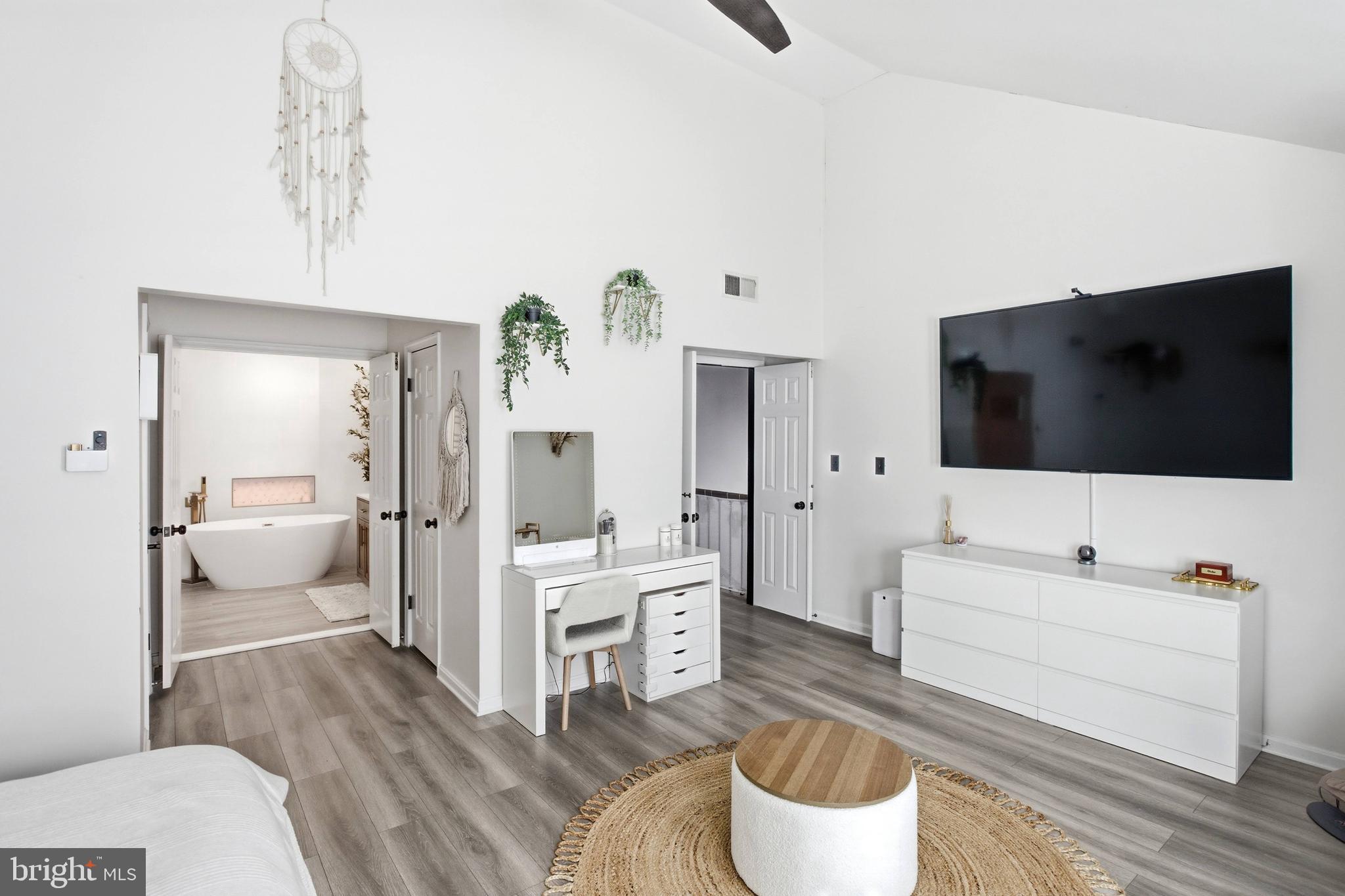 FAIRFAX OAKS - Residential