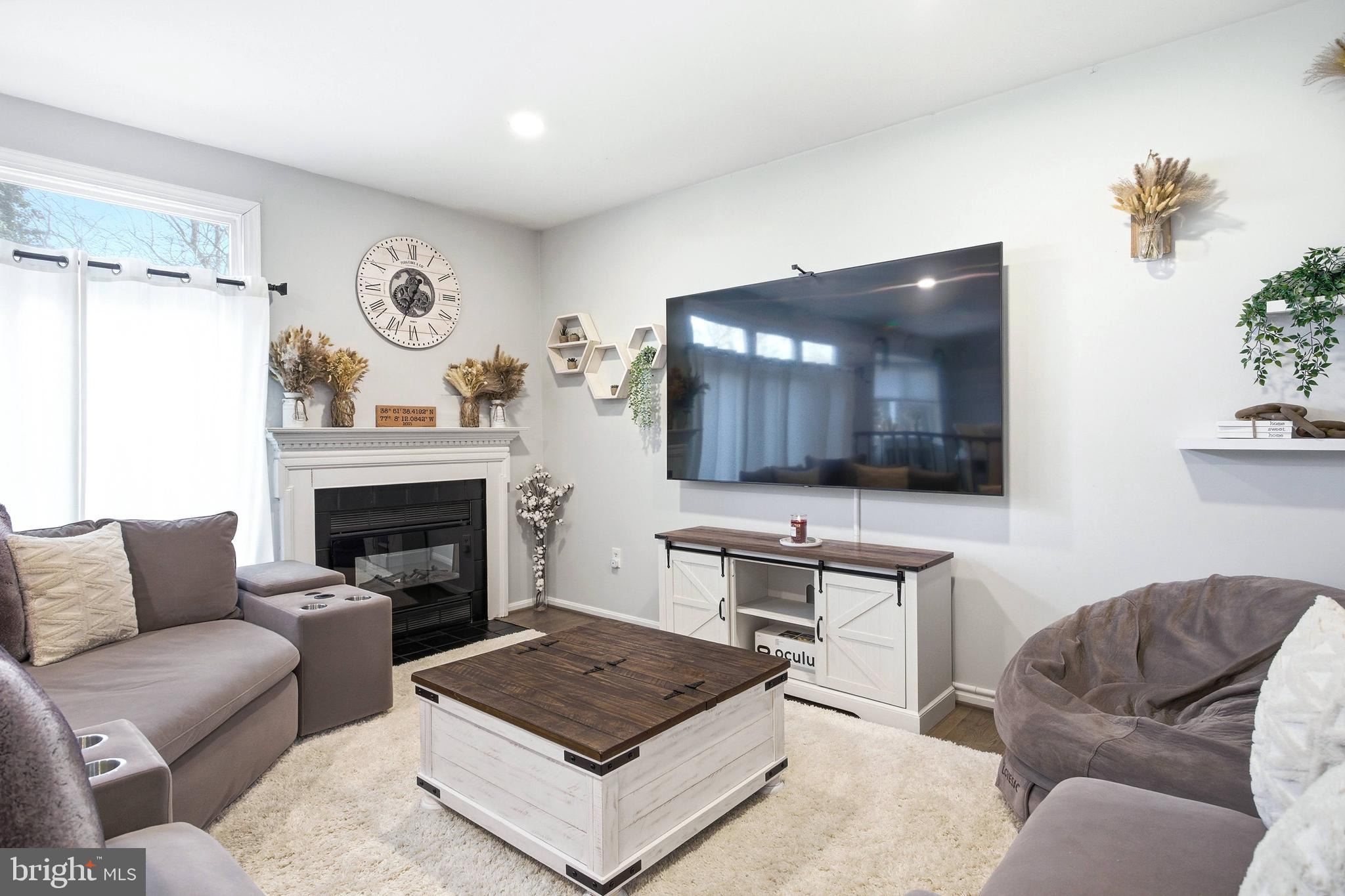 FAIRFAX OAKS - Residential