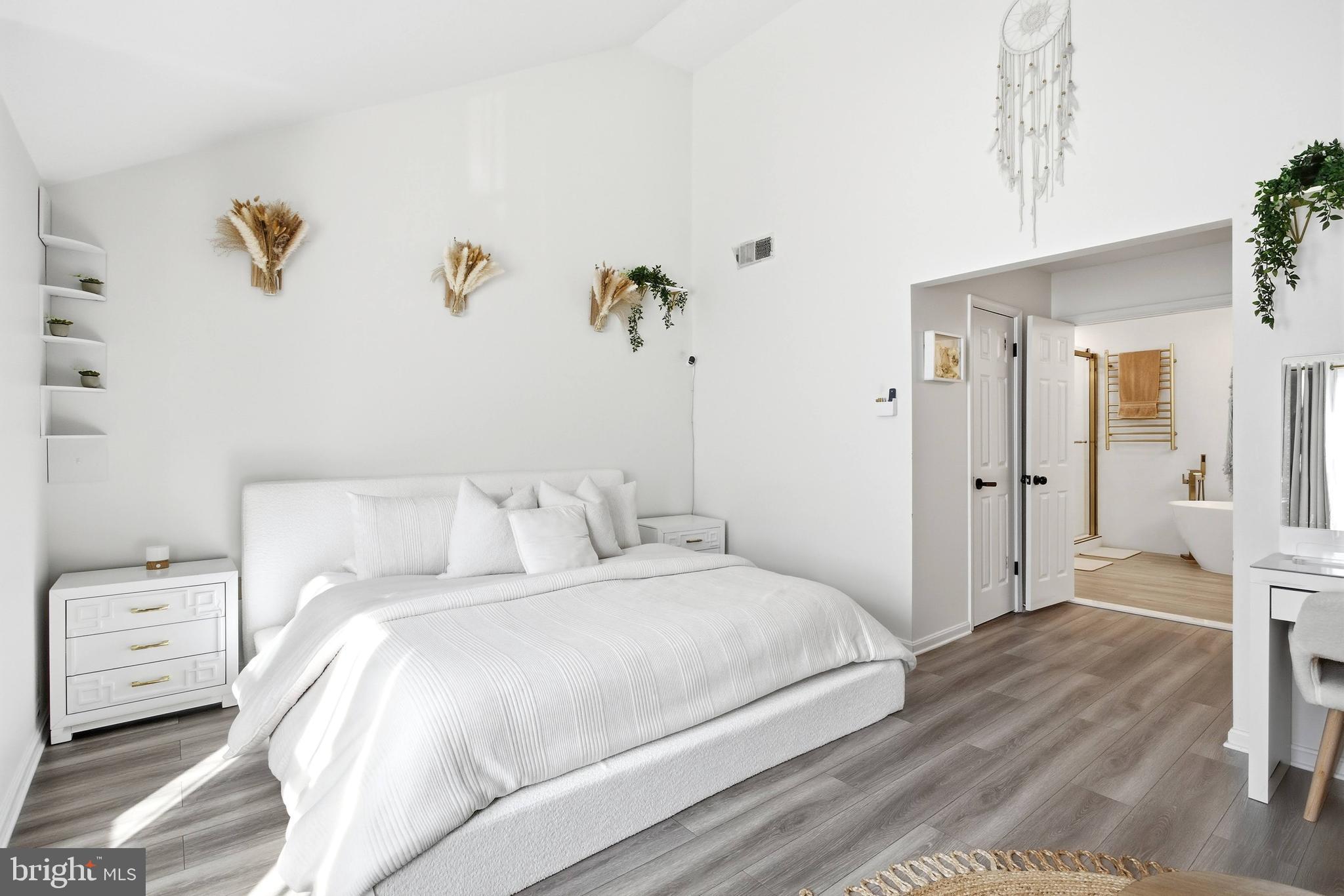 FAIRFAX OAKS - Residential