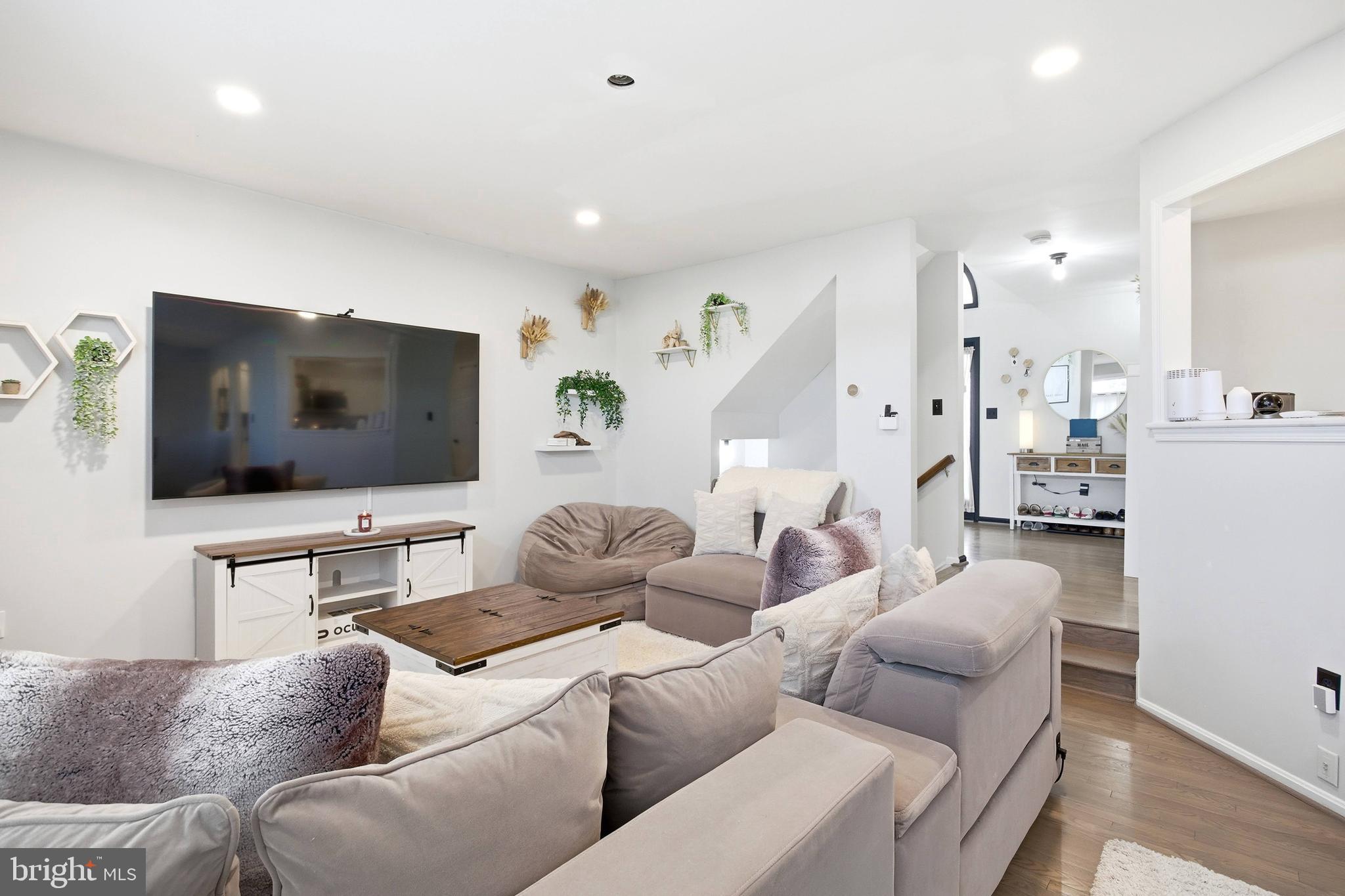 FAIRFAX OAKS - Residential