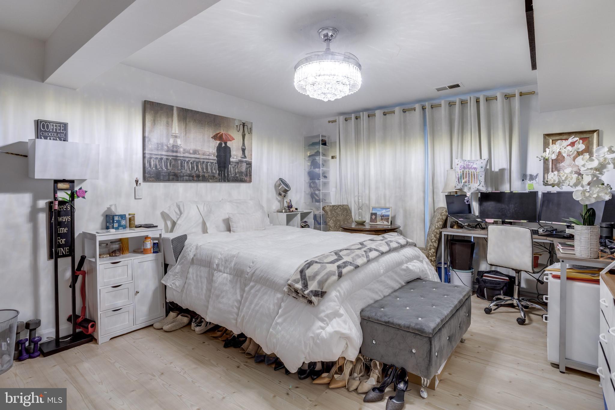 FAIRFAX OAKS - Residential