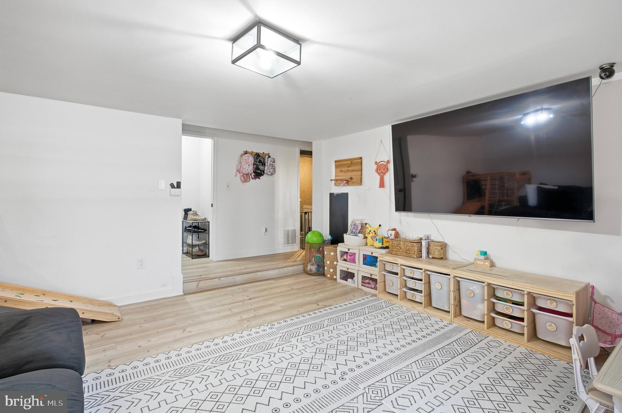 FAIRFAX OAKS - Residential