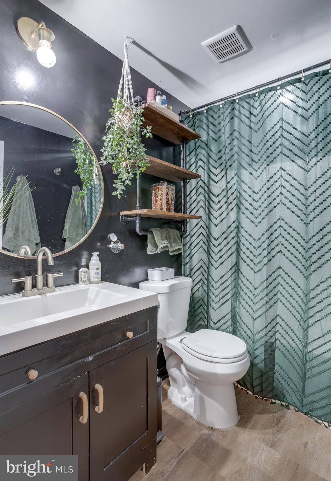 FAIRFAX OAKS - Residential