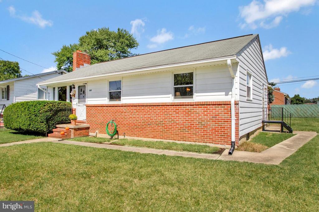 Photo of 100 Wallace Avenue, BALTIMORE, MD 21225 (MLS # MDAA2124510)