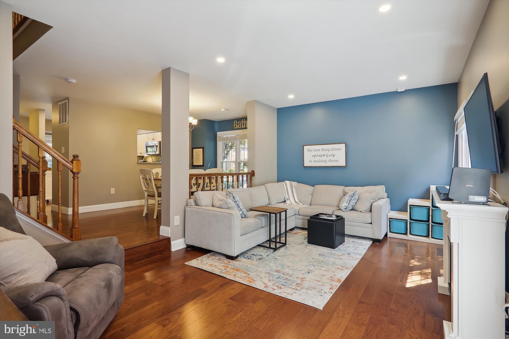 GUNNERS LAKE VILLAGE - Residential