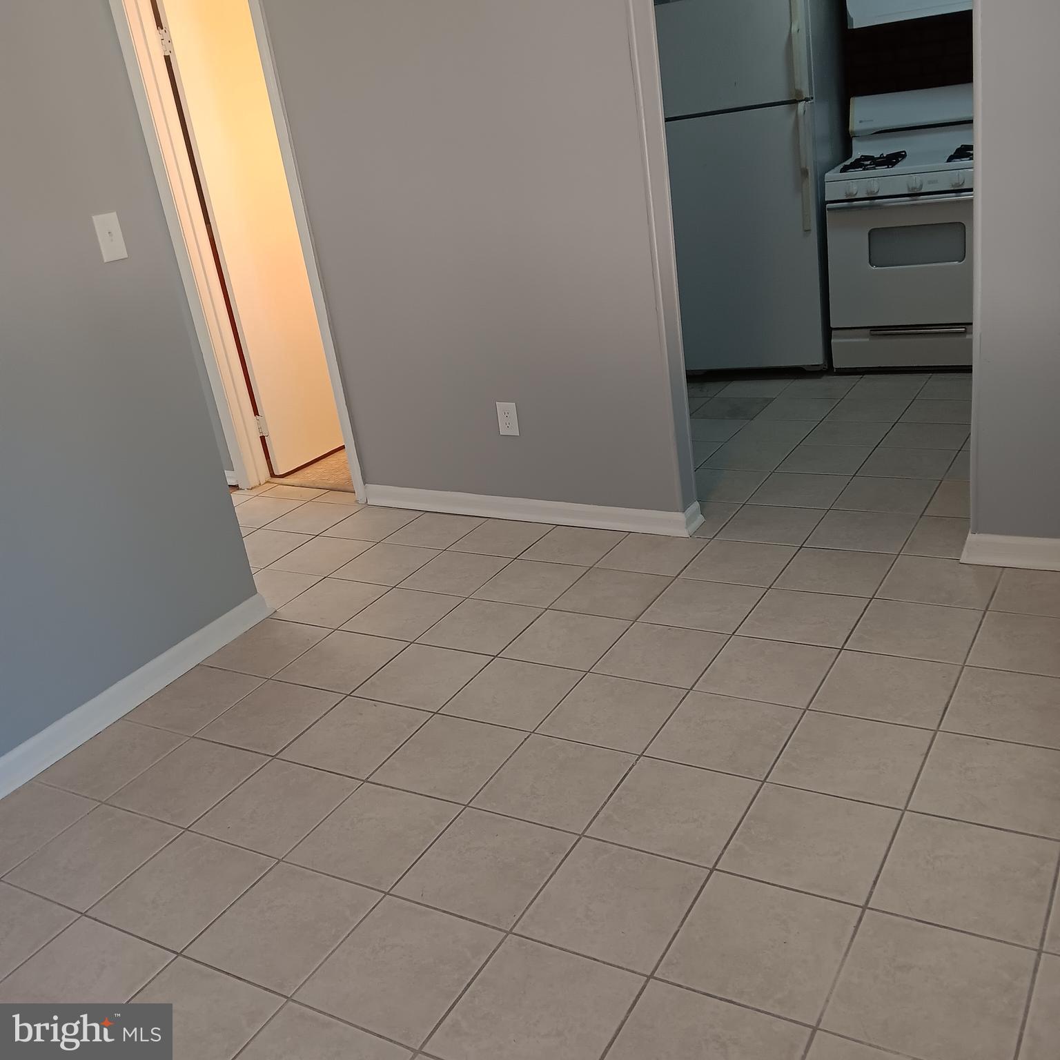 OLD TOWNE VILLAGE CONDOMINIUMS - Residential Lease