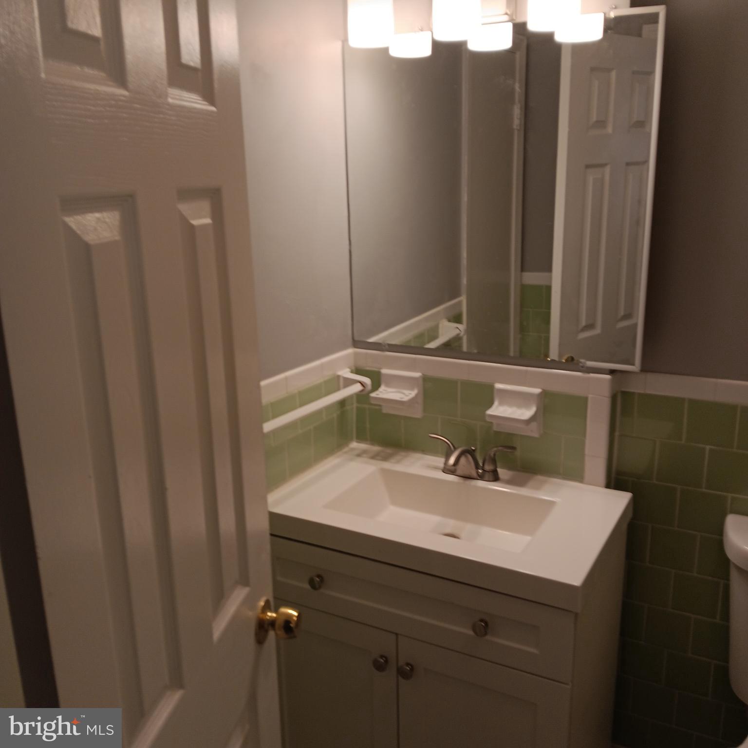 OLD TOWNE VILLAGE CONDOMINIUMS - Residential Lease