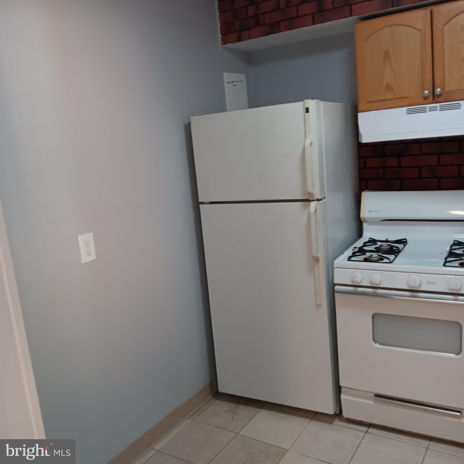 OLD TOWNE VILLAGE CONDOMINIUMS - Residential Lease