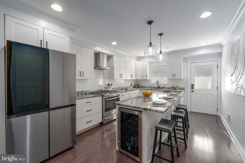 Photo of 934 S Clinton Street, BALTIMORE, MD 21224 (MLS # MDBA2210122)