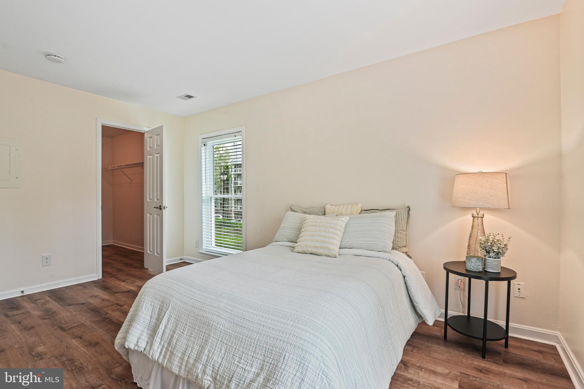 FOUR WINDS AT OAKTON - Residential