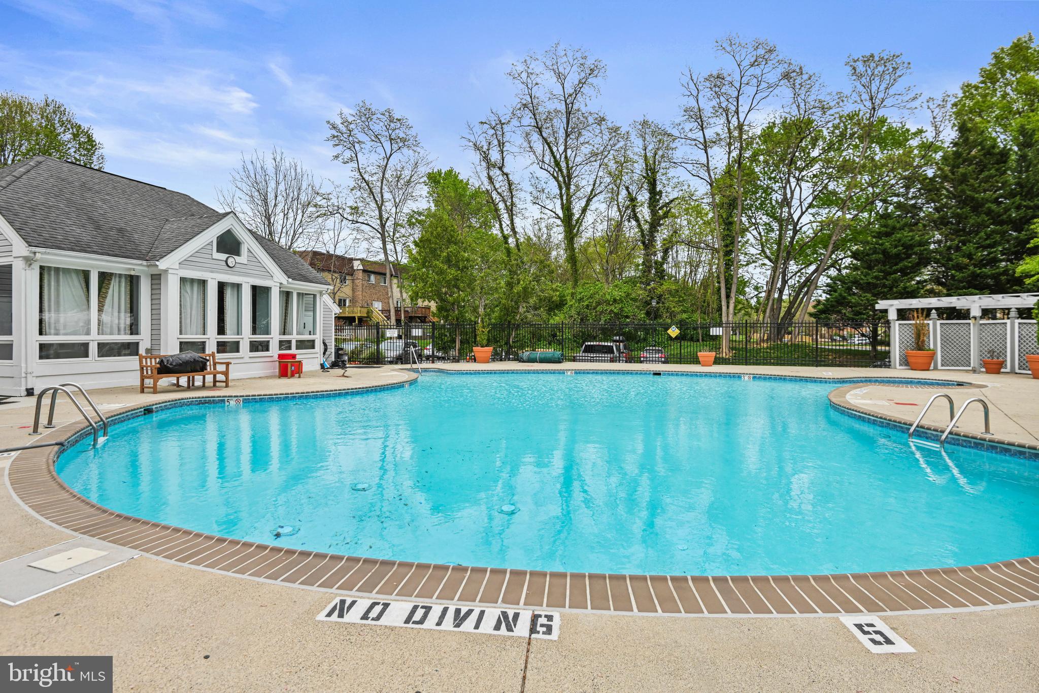 FOUR WINDS AT OAKTON - Residential