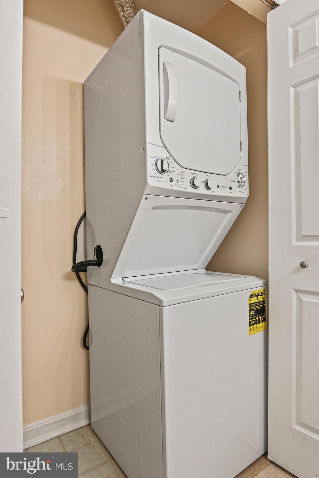 FOUR WINDS AT OAKTON - Residential