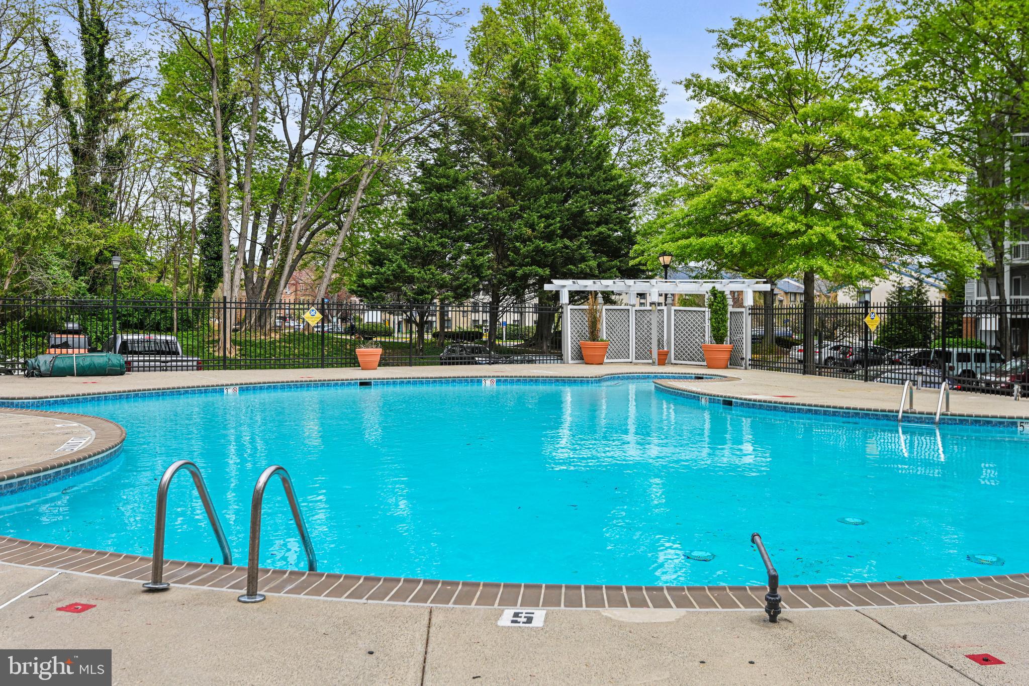 FOUR WINDS AT OAKTON - Residential