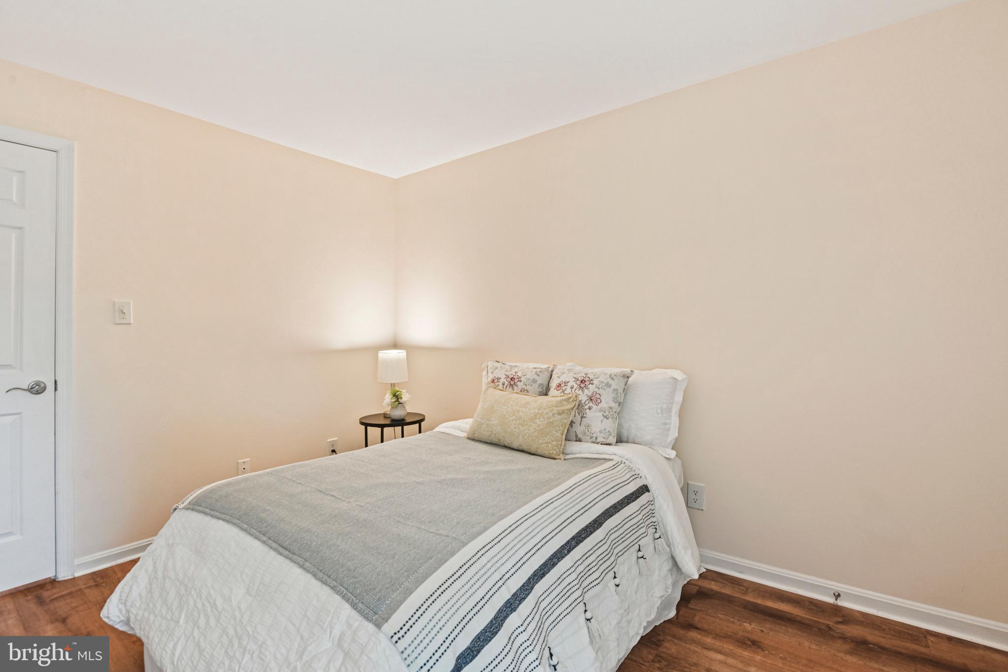 FOUR WINDS AT OAKTON - Residential