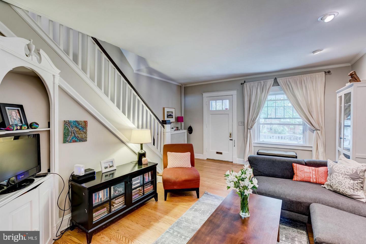 OAKENSHAWE - Residential Lease