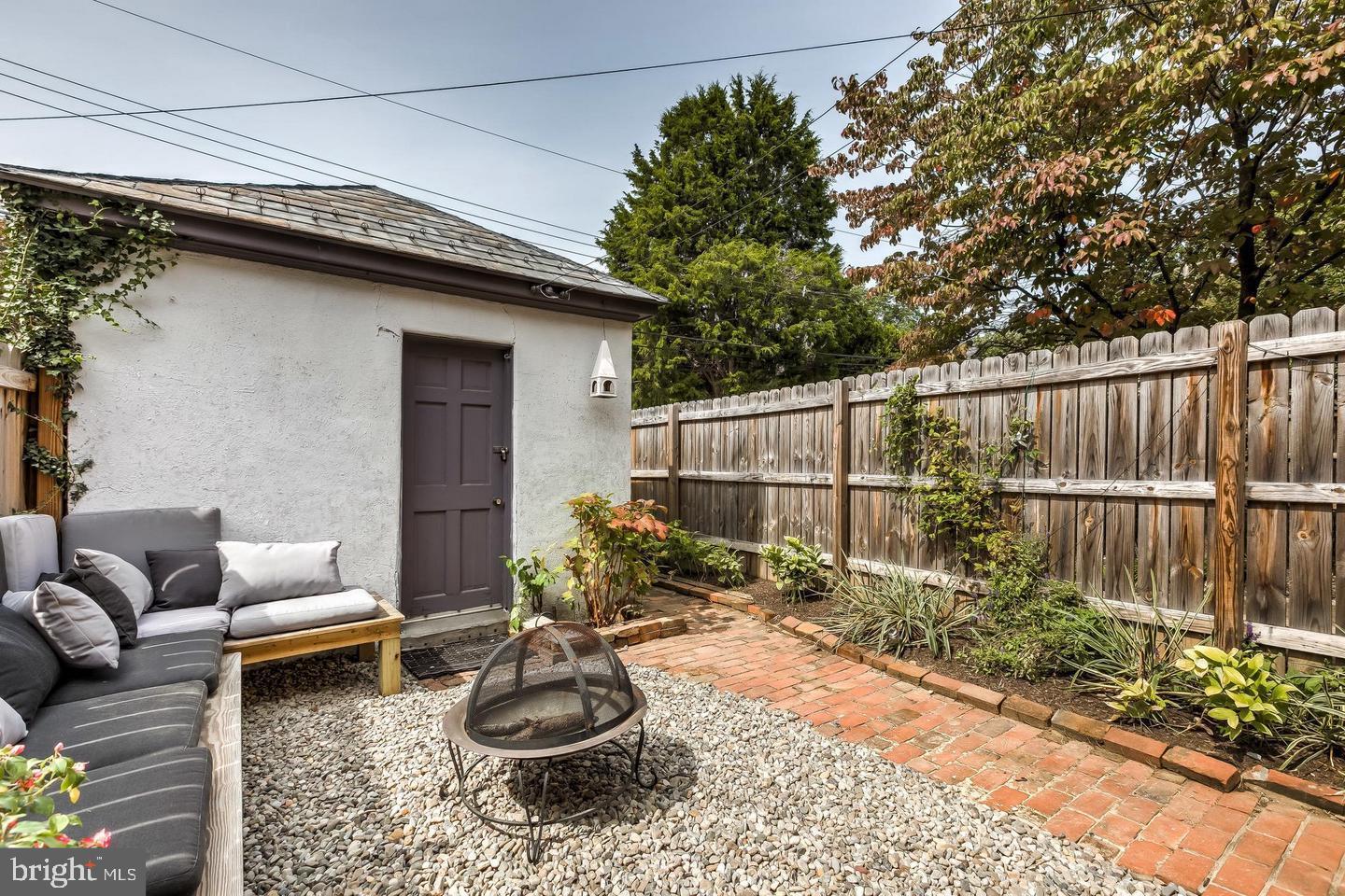 OAKENSHAWE - Residential Lease