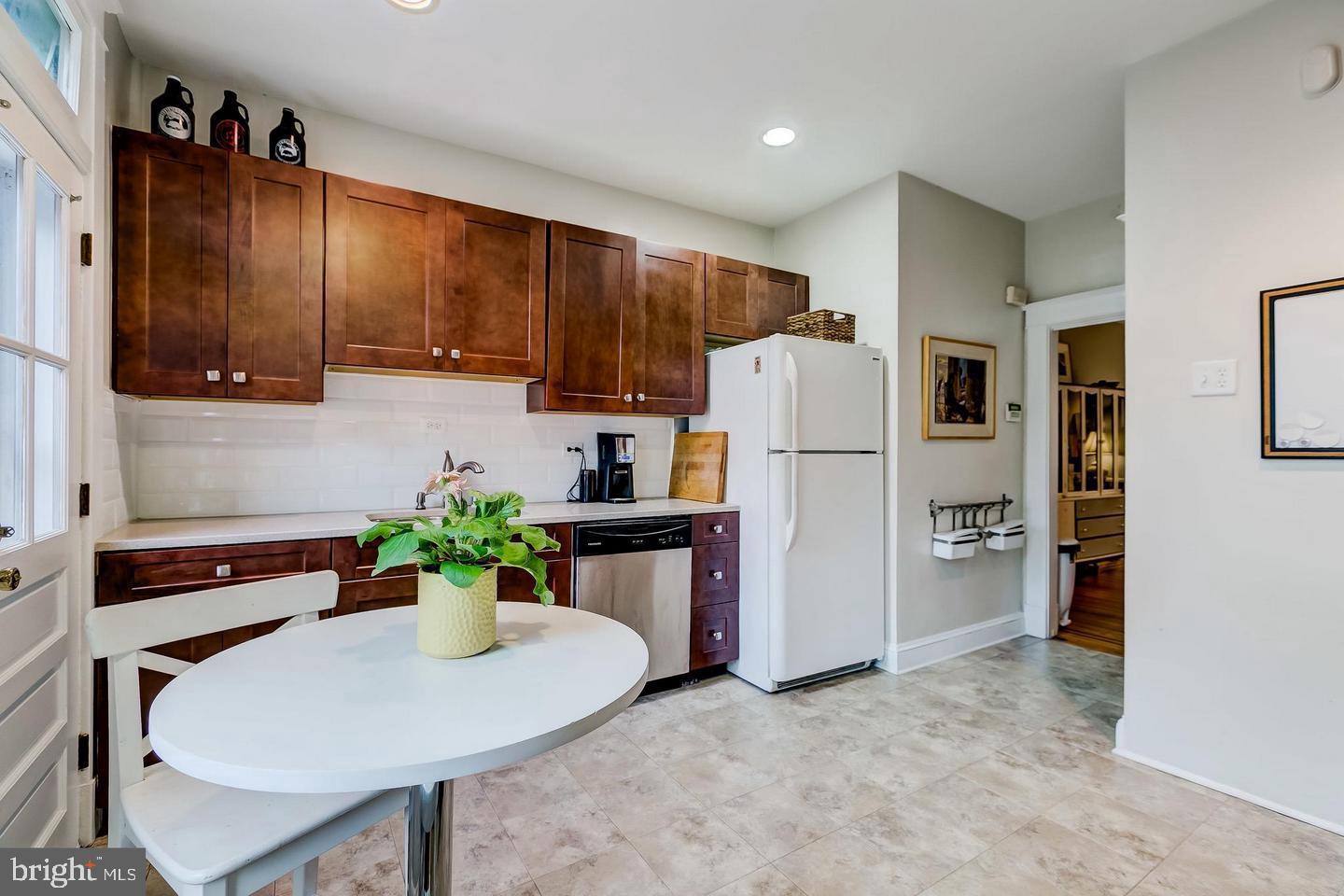 OAKENSHAWE - Residential Lease