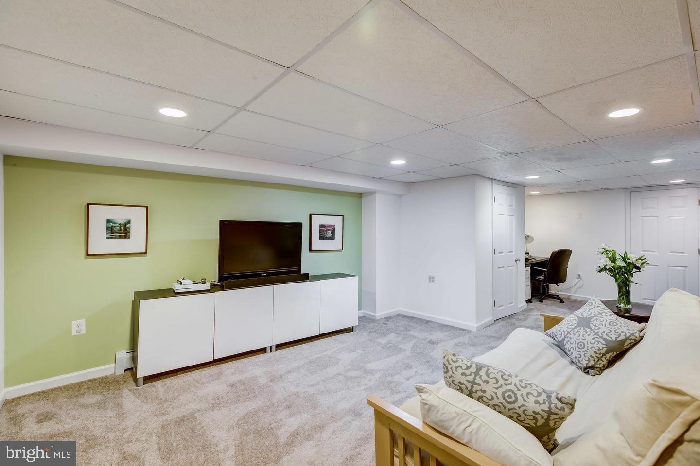 OAKENSHAWE - Residential Lease