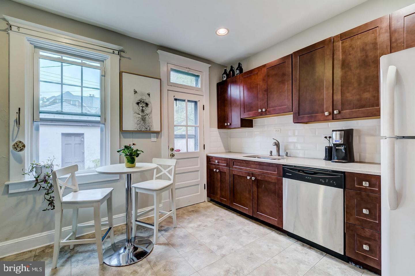 OAKENSHAWE - Residential Lease