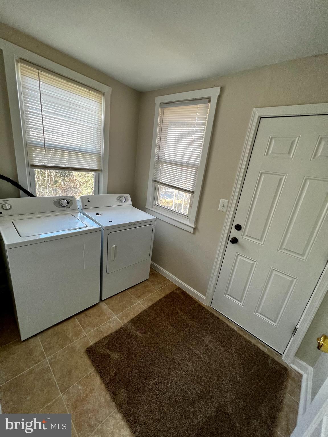 SIGEL BRN P/O GLYMONT SU - Residential Lease