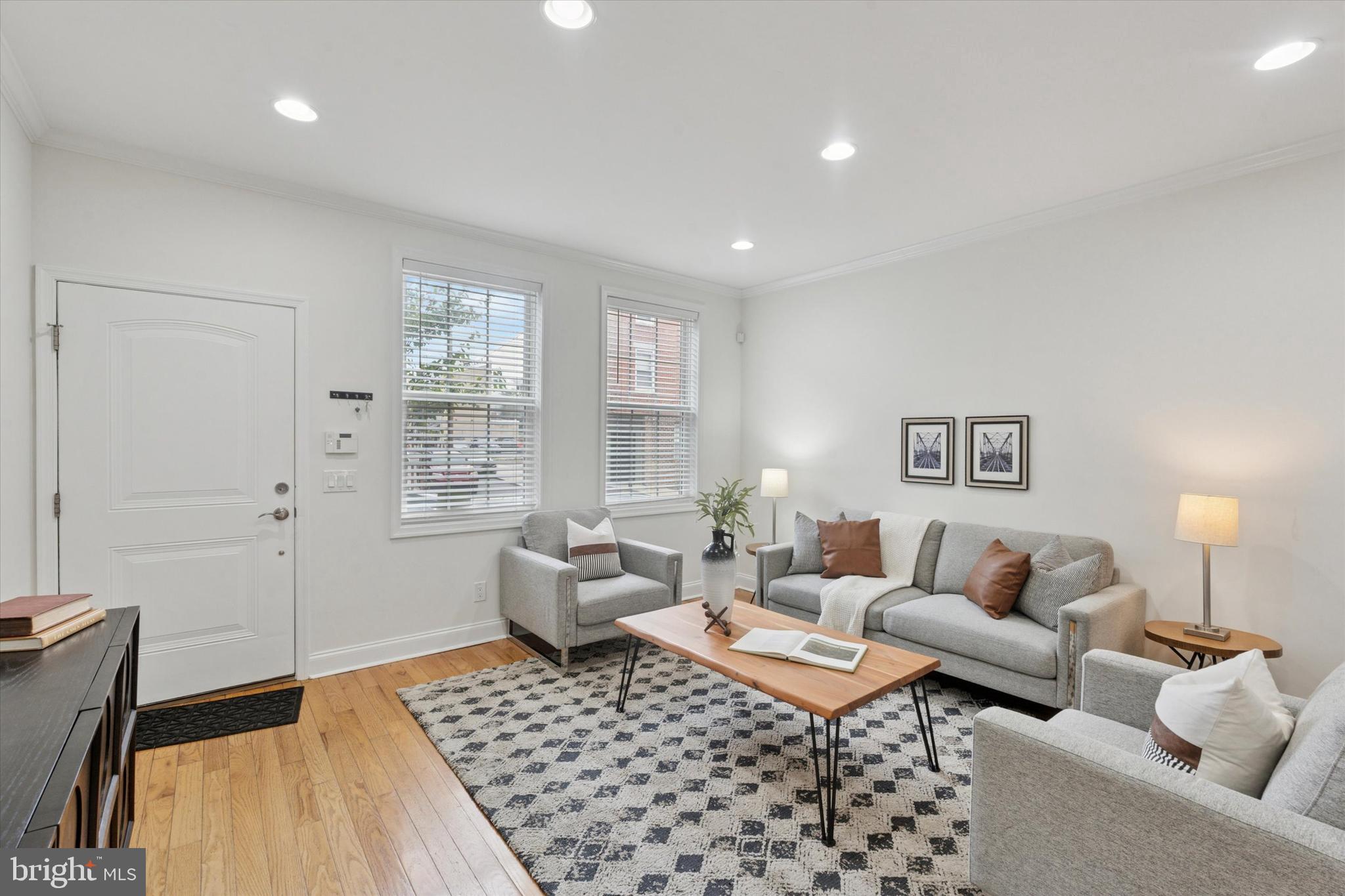 906 S 12TH STREET
