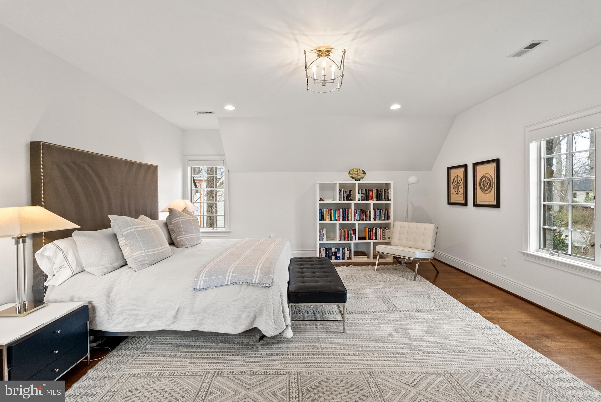 RIVER OAKS - Residential