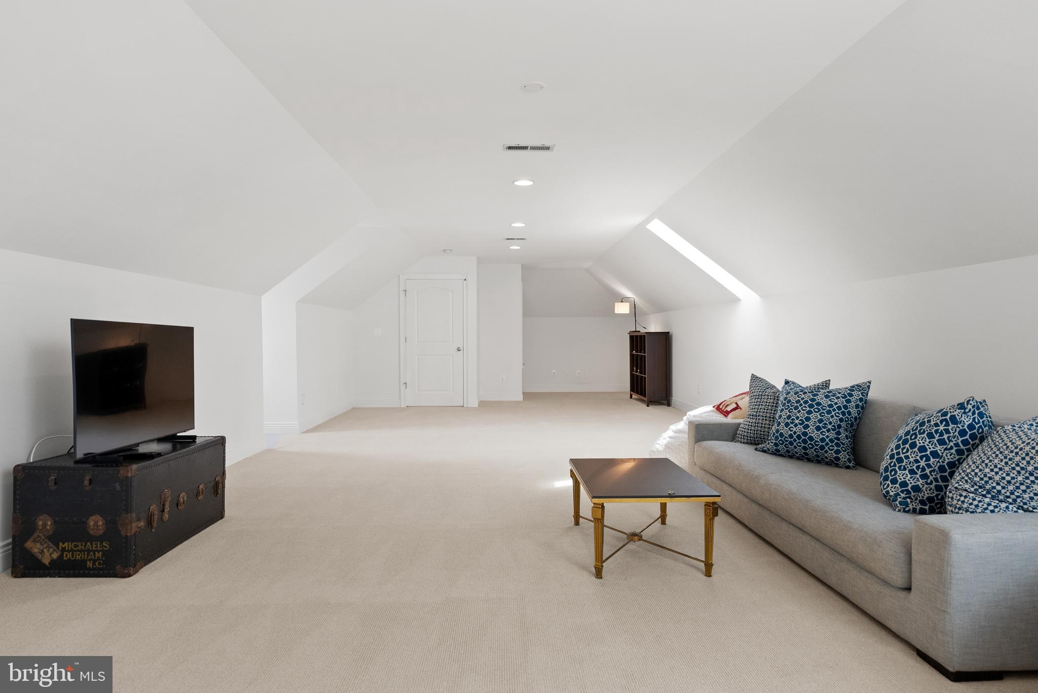 RIVER OAKS - Residential