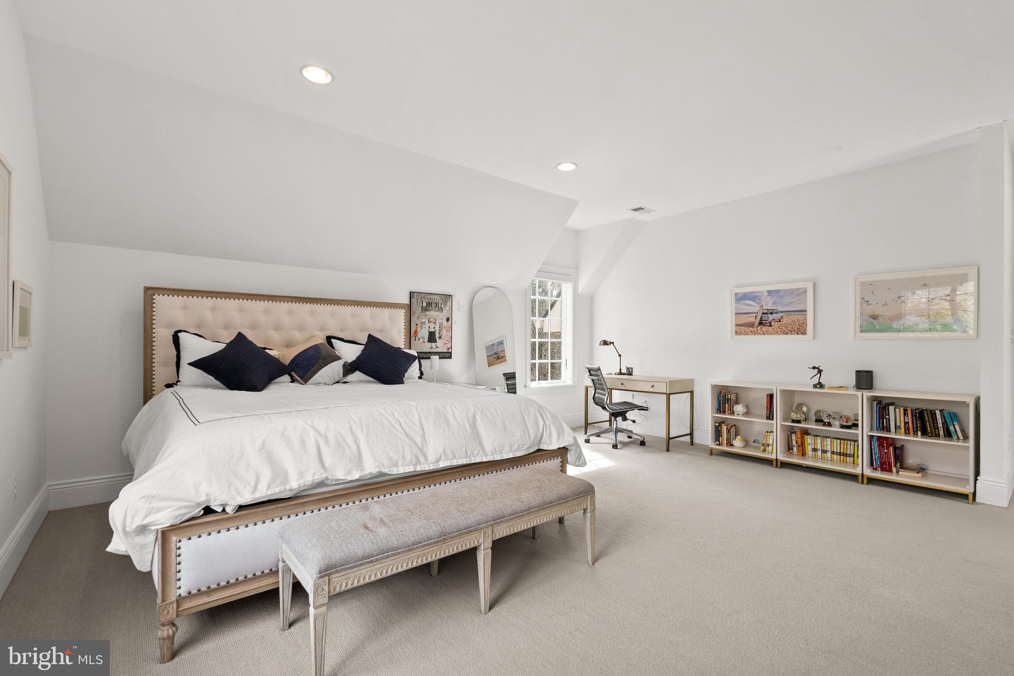 RIVER OAKS - Residential