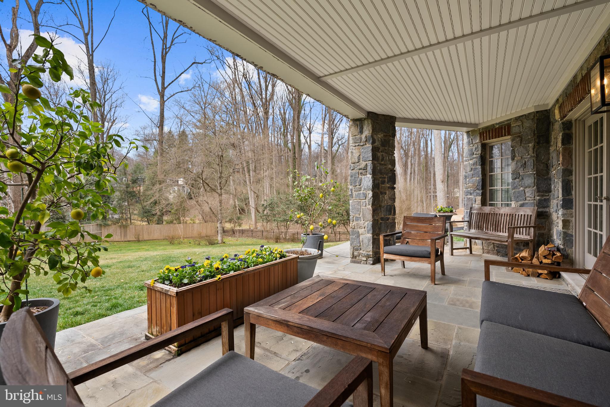 RIVER OAKS - Residential